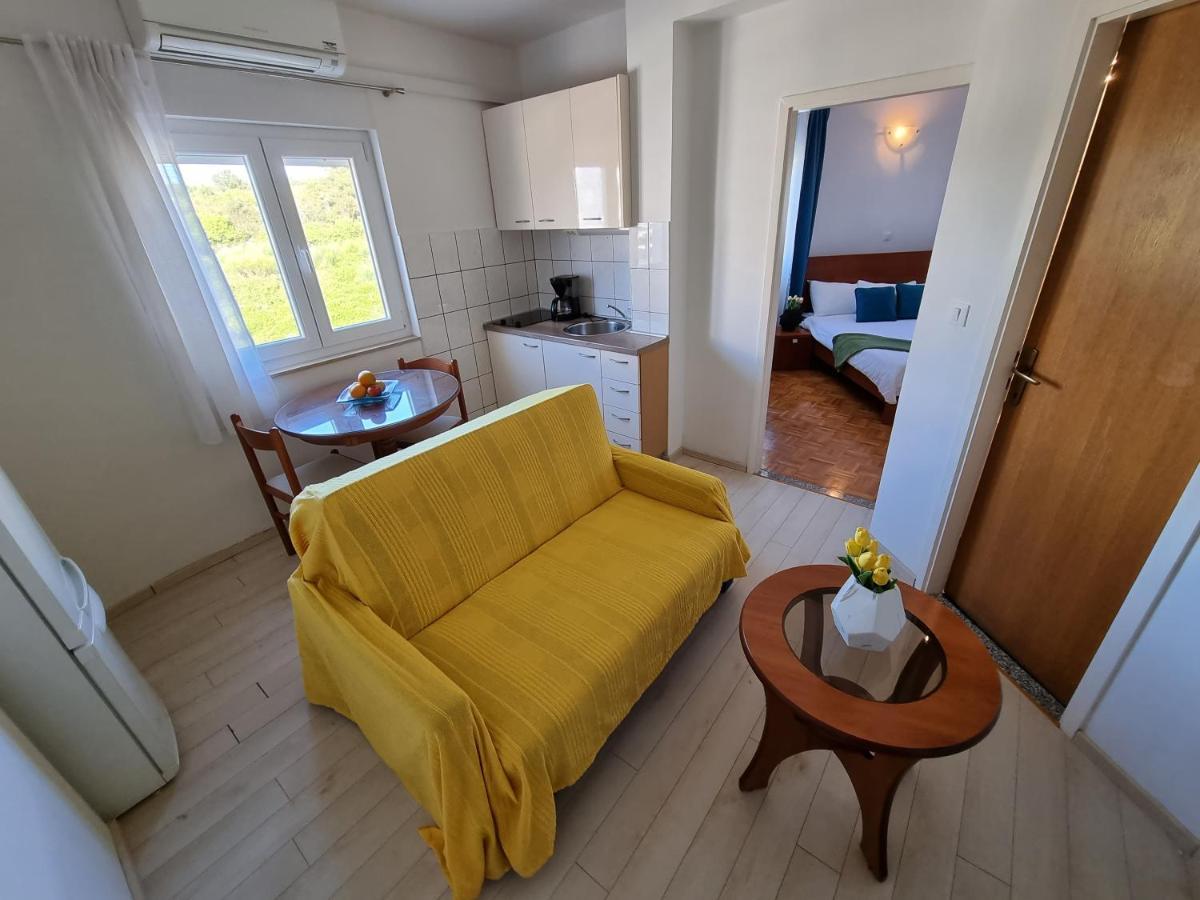 The Florens Residence Near The Beach With The Pool, Bbq And Kids Playground, Zadar Diklo Exterior photo